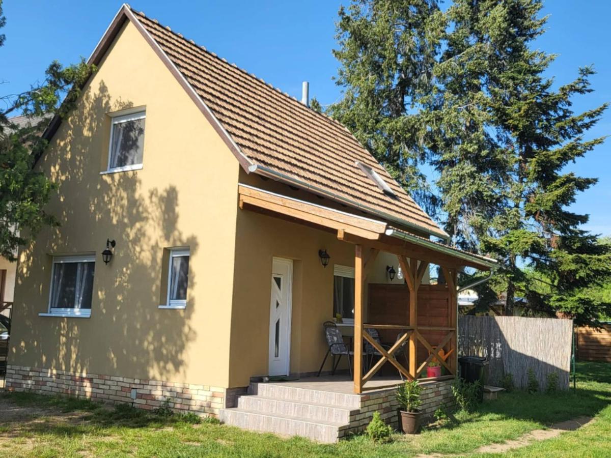 Forras Vendeghaz Lägenhet Tata Exteriör bild