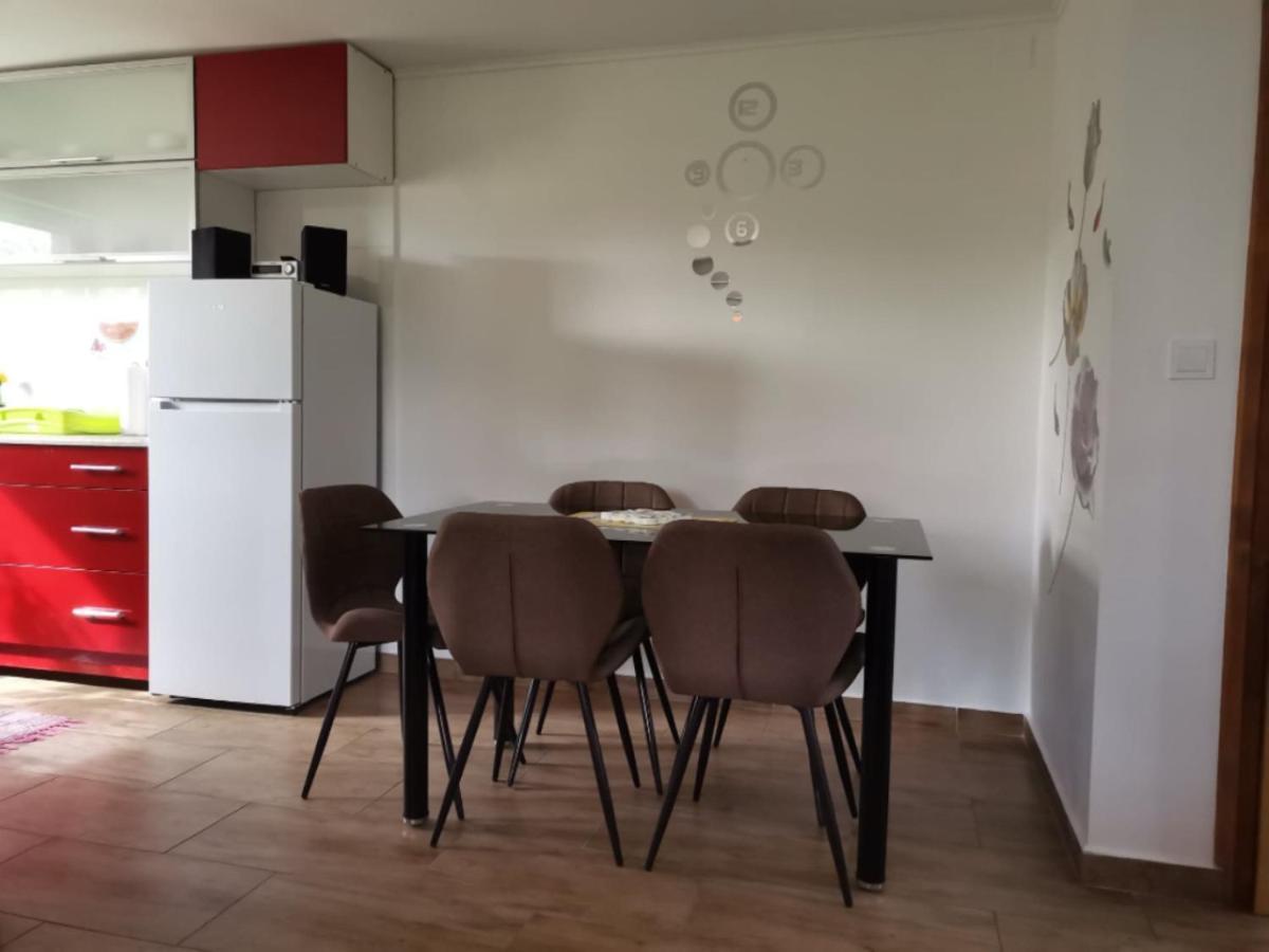 Forras Vendeghaz Lägenhet Tata Exteriör bild