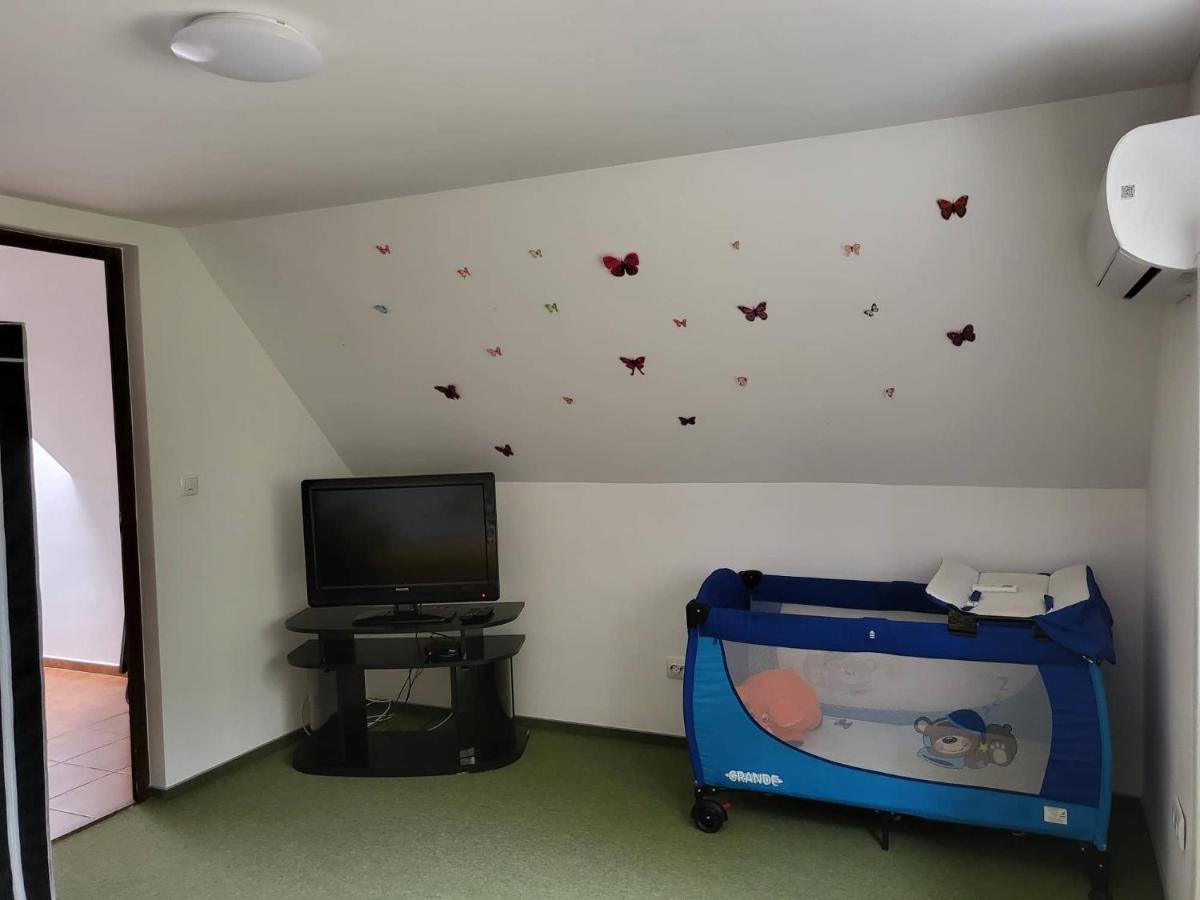 Forras Vendeghaz Lägenhet Tata Exteriör bild